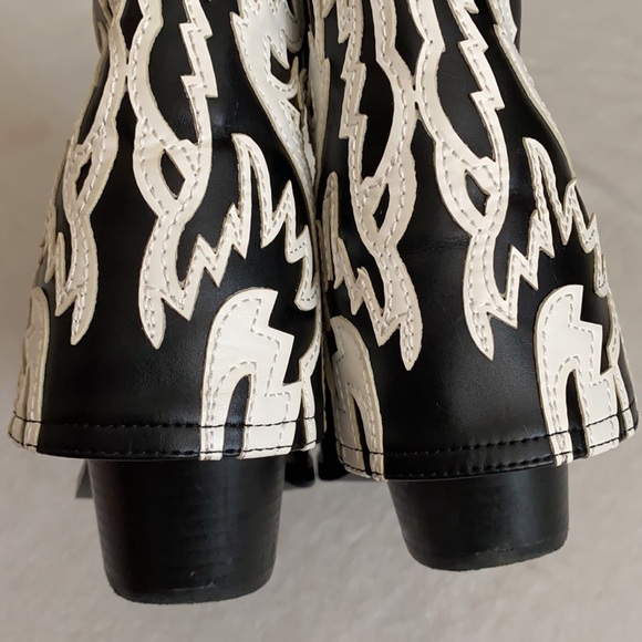 Azalea Wang | Esperanza Faux Leather Fold Over Cowboy Boot Booties Black/White 9 - Picture 14 of 16